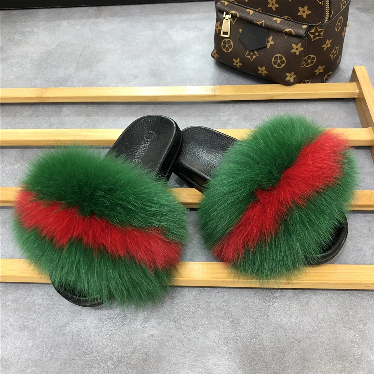 green red Женские тапочки с натуральным мехом лисы домашние пушистые ползунки удобные с перьями меховые летние туфли на плоской подошве Милая женская обувь лисий мех вьетнамки - Цвет: green red