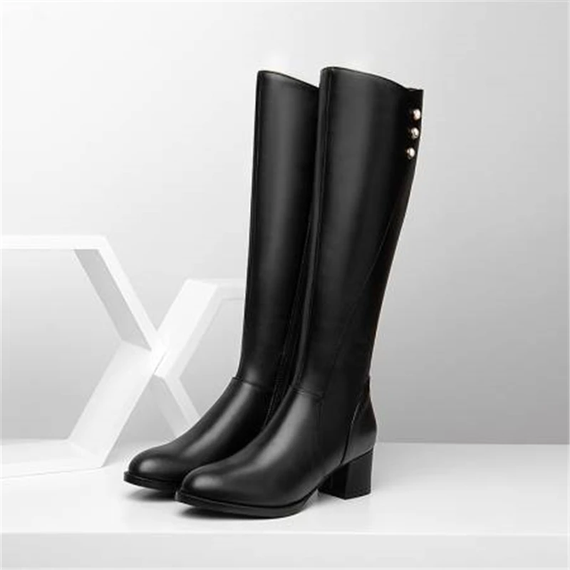 Ouqinvshen/белые Сапоги выше колена с заклепками большие размеры 33 43 модные