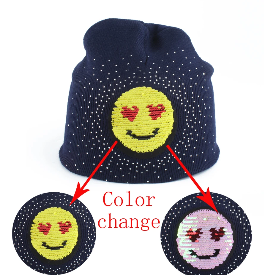 Детская шапка с помпоном из натурального меха зимняя улыбкой и блестками для