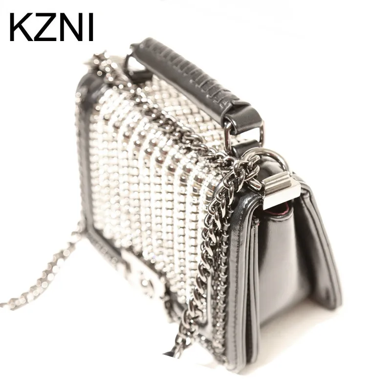 Женская сумка-мессенджер KZNI из натуральной кожи с цепочкой и заклепками на лето