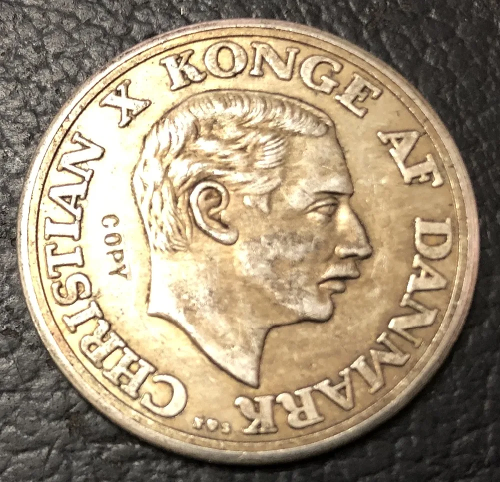 1945 Дания 2 крона-Кристиан Икс (день рождения короля) копия посеребренной монеты |