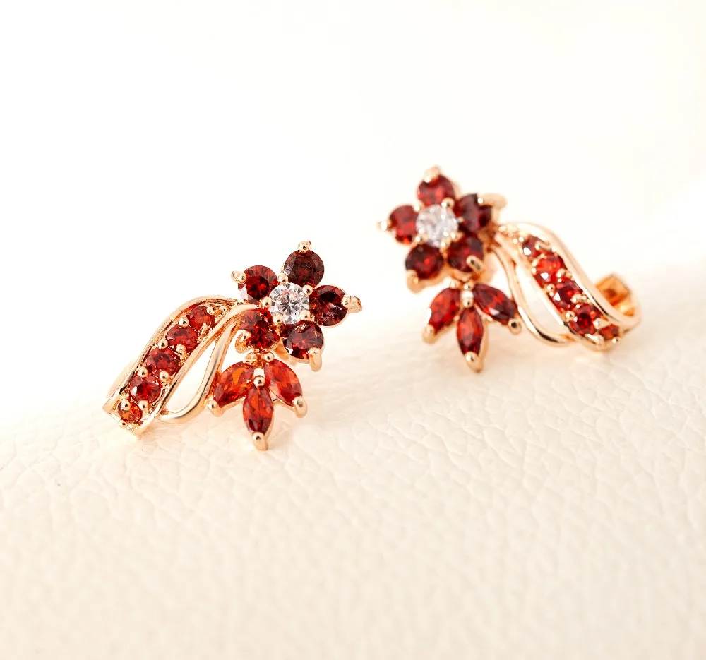 Роскошные серьги-гвоздики с цветами из розового золота цирконием класса ААА