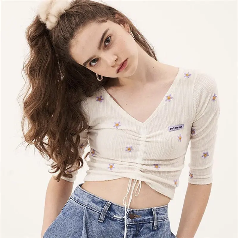 Лето kawaii милый корейский стиль маленький цветочный узор вышивка vneck с кулиской для женщин вязание Футболка YQ-1010