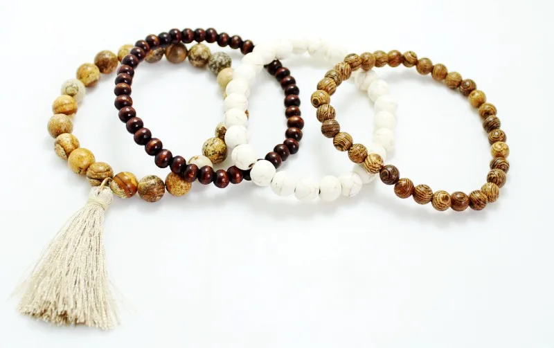 Многослойные растягивающиеся браслеты с кисточкой из коричневого дерева и камня