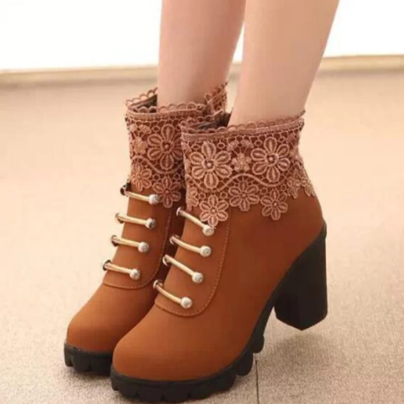 Женские ботинки на высоком каблуке шнурках с закругленным носком для