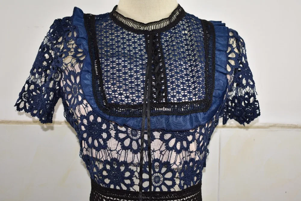 Фото 2019 Newest Europe Runway Lace Hollow Out Womens Mini Dress Vestidos Bodycon Short-Sleeve High Quality Self Portrait Dresses Женская 2019 Newest Europe Runway Lace Hollow Out Womens Mini Dress Vestidos Bodycon Short-Sleeve High Quality Self Portrait Dresses Женская