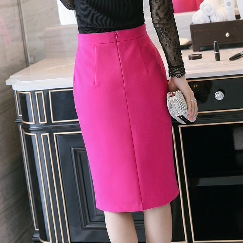 Облегающая зеленая юбка-карандаш с завышенной талией разрезом спереди длинная