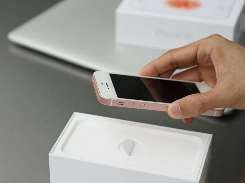 Б/у разблокированный Apple iPhone SE, определение отпечатка пальца двухъядерный 4 аппарат не привязан к оператору сотовой связи смартфон 2 Гб Оперативная память 16 Гб/64/128 ГБ Встроенная память за счет сканера отпечатков пальцев мобильного телефона