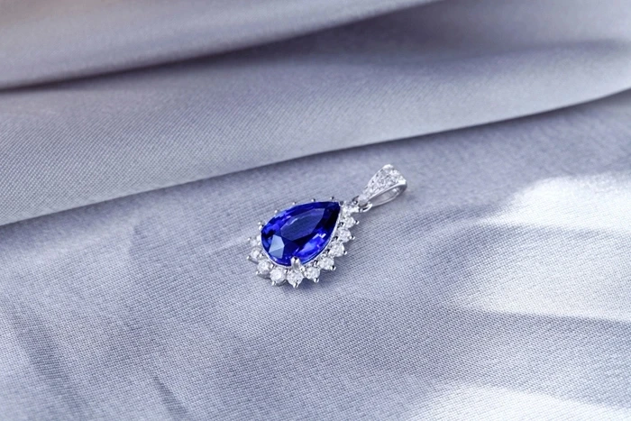 Рисунок 2 - Подвеска CaiMao из белого золота