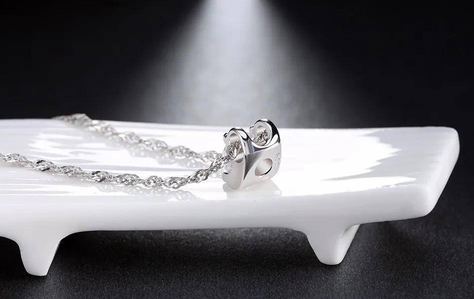 ORSA JEWELS Элегантный квадратный кулон с блестящим сердцем и огранкой стрелы прозрачный CZ Популярные циркониевые подвески ожерелья для женщин ON05