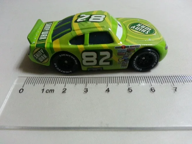 

Pixar Cars 2 No.82 Diecast Metal Alloy Model Toys Car For Children Gift 1:55 Loose Brand New In Stock Lightning McQuee
