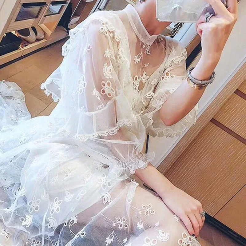 Платье с вышивкой TWOTWINSTYLE летнее длинное высокой талией и рукавами-фонариками |