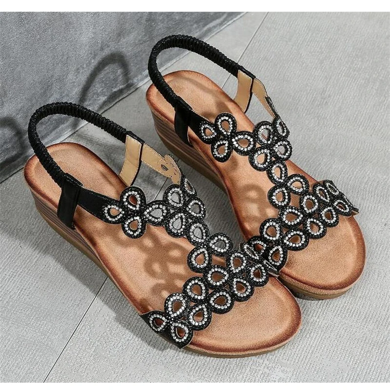 Женские босоножки на танкетке yaerni золотистые Серебристые со стразами лето 2019 |