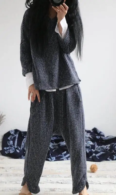 Женское шерстяное худи в полоску с V-образным вырезом |