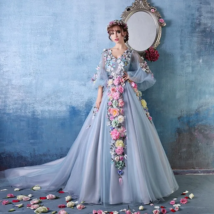 Роскошное длинное световое синее платье принцессы с цветочным принтом и