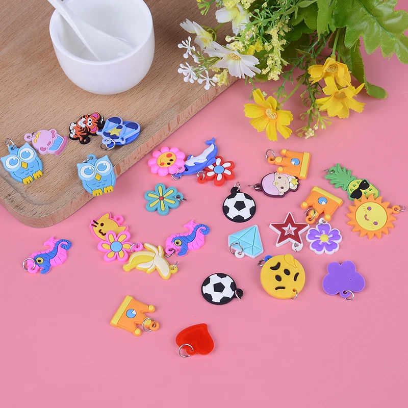 

30pcs Making Beads Toy Colorful Rubber Band Bracelet Jewelry Random Style DIY Cartoon Colorful Animal Flower Beads Pendants