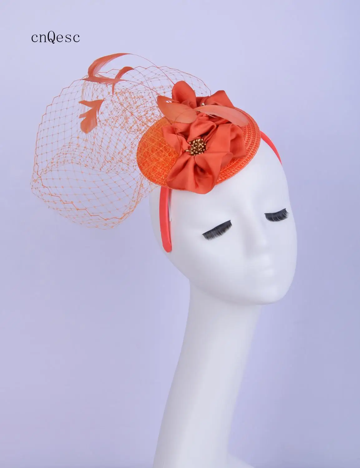 Маленький оранжевый ржавый фасцинатор с вуалью для Kentucky Derby, свадьбы, скачек, душа невесты, матери невесты с цветком и перьями.