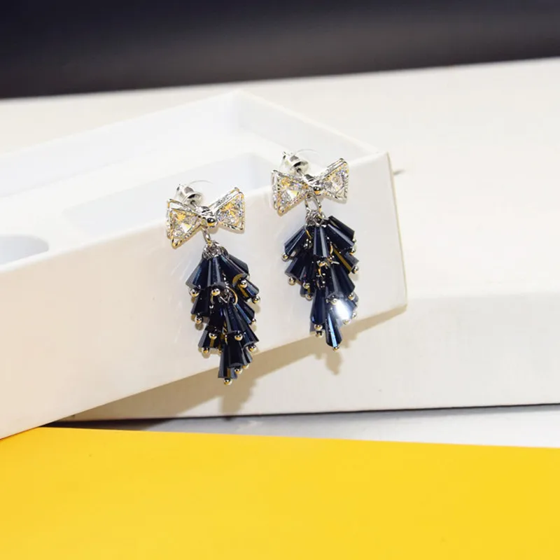 Женские серьги с кисточками и кристаллами Ajojewel бантом из циркония розового