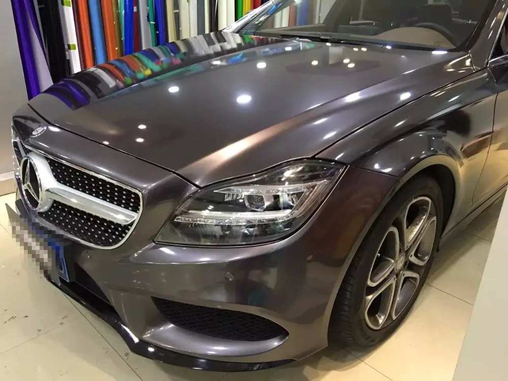 Глянцевая металлическая виниловая пленка цвет темно-серый Размер: 1 52*20 м/рулон -