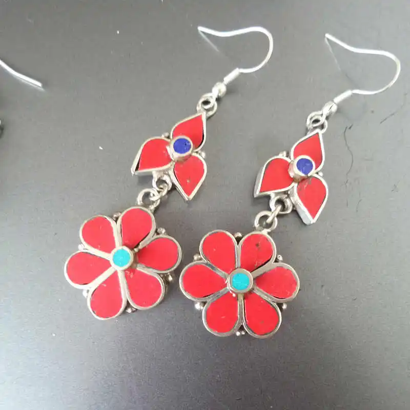 Непальские серьги ручной работы из меди инкрустированная камнем разноцветные E087