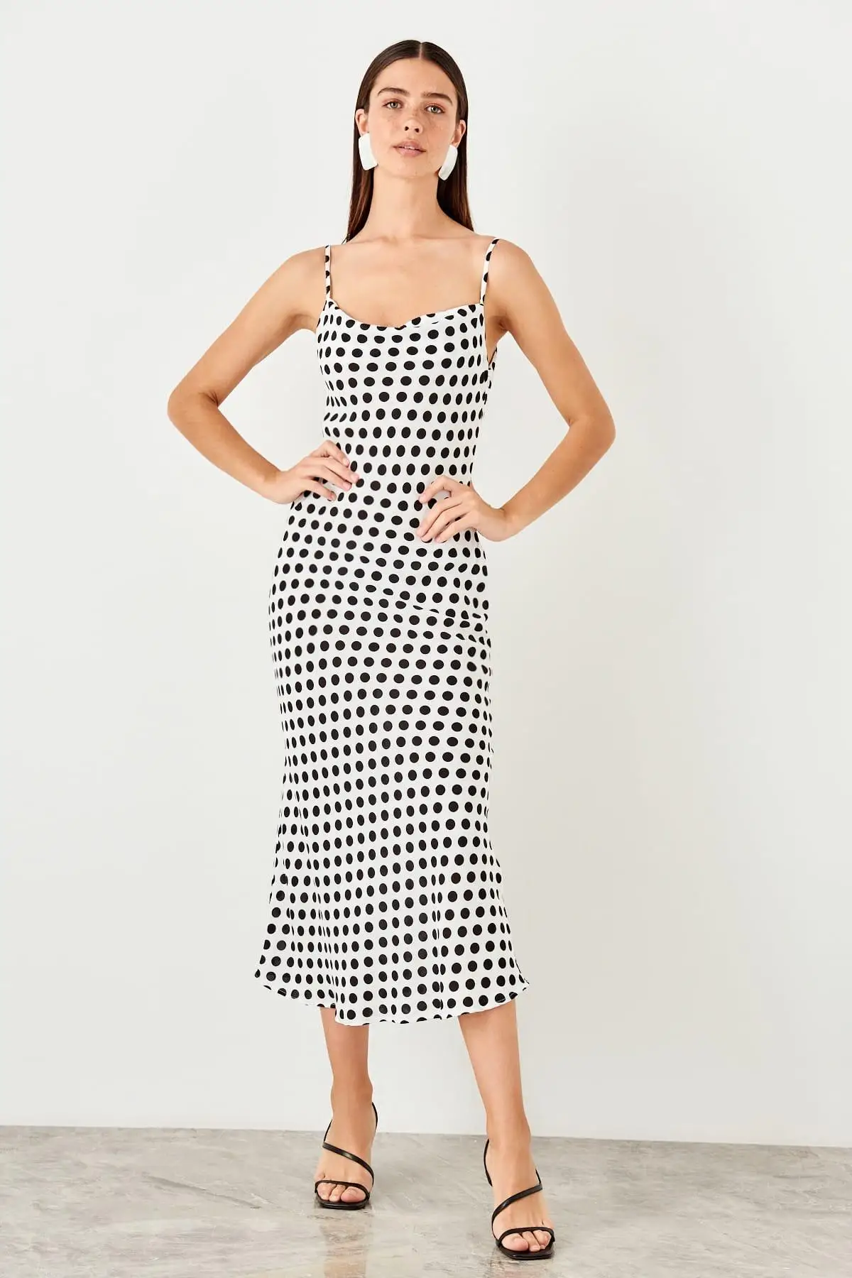 Trendyol/Белое платье в горошек TWOSS19EL0172