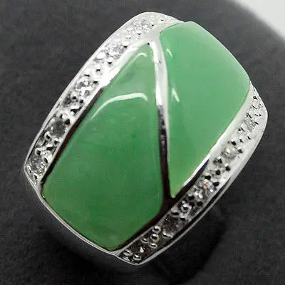 Кольцо из натурального зеленого нефрита 22x16 мм серебра 925 пробы с марказитом