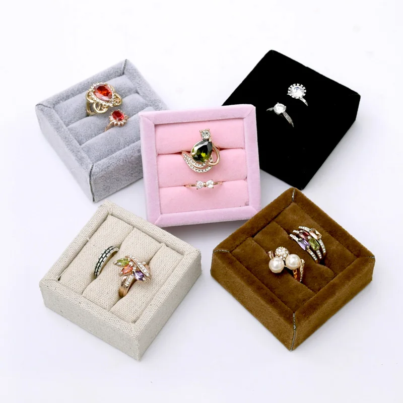 Маленький бархатный или льняной поднос для демонстрации колец ювелирных изделий