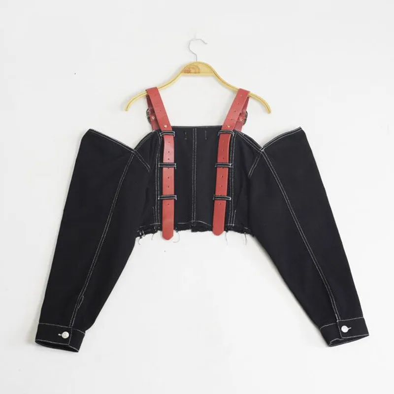 Женская джинсовая куртка с открытыми плечами и воротником лодочкой| |