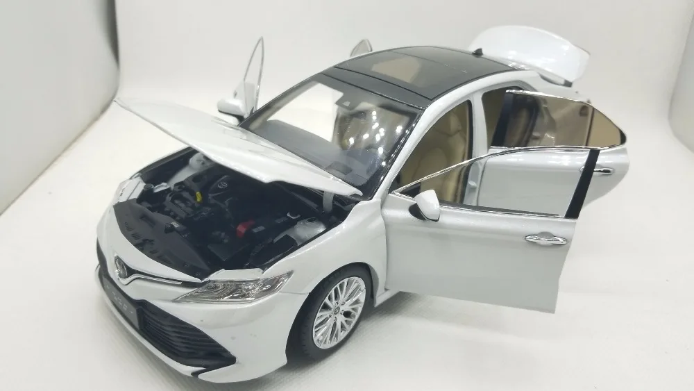 1:18 литая под давлением модель для Toyota Camry белый сплав игрушечный автомобиль миниатюрная коллекция подарок 8th поколение XV70