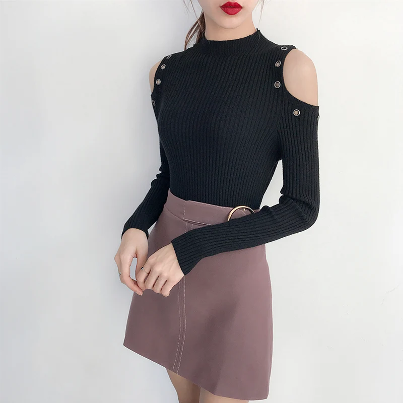 Женский вязаный свитер с открытыми плечами однотонный облегающий длинным