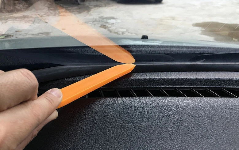 1pc for SUZUKI Vitara 2016-2017 Instrument console Sealing strip Front windshield Glass sound insulation Rubber Gap plug | Автомобили и