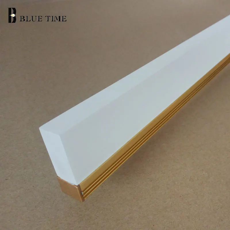 Современный светодиодный настенный светильник золотистого и хромового цвета