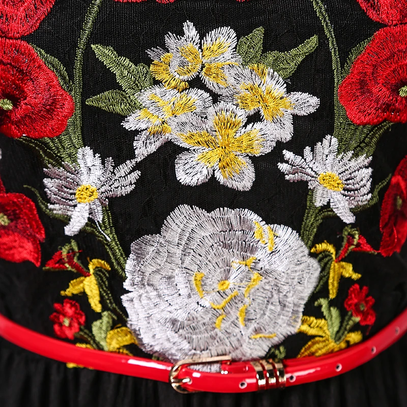 Женское модельное вечернее платье макси черное кружевное длинное винтажное с