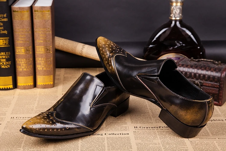 Новые осенние мужские кожаные туфли с вырезами Мужские модельные острым носком