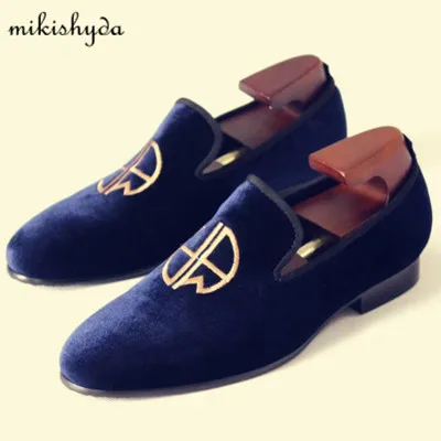 2017 г. Мужская бархатная синяя обувь очаровательные лоферы с вышивкой в стиле