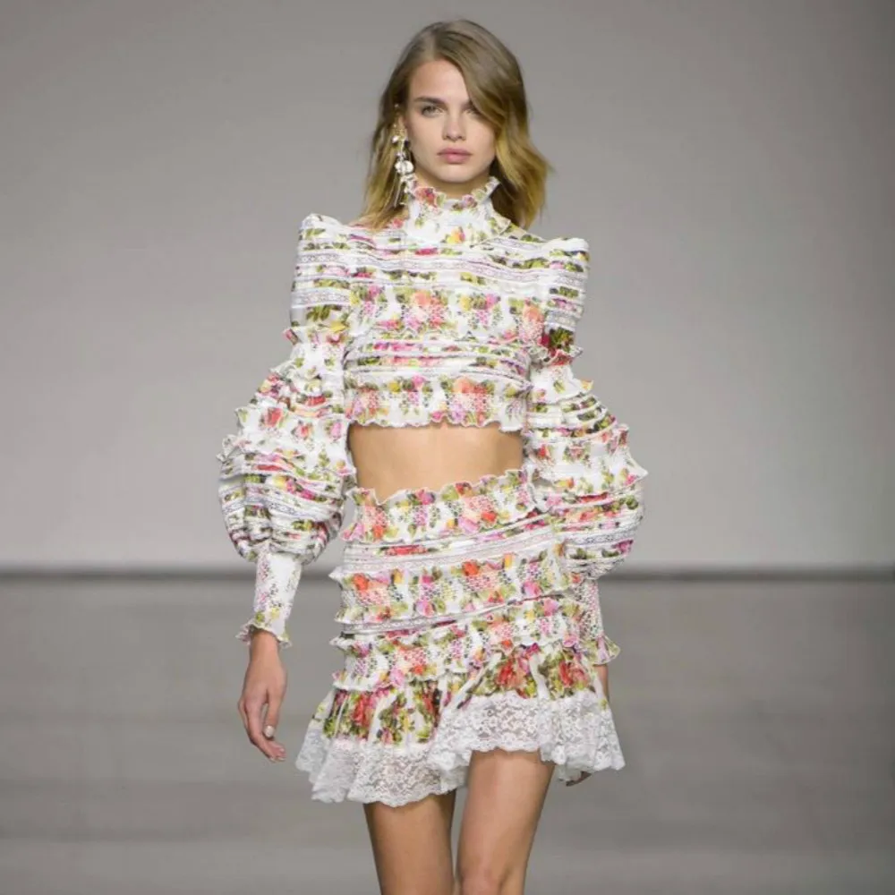 

Женский модельный Дизайнерский Костюм, роскошный Кружевной укороченный топ в стиле пэчворк с цветочным принтом и мини-юбка, милый костюм, Н...