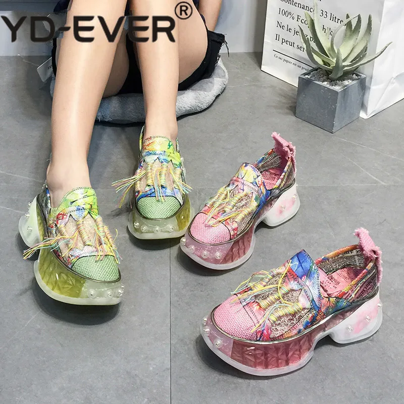 Женские кроссовки на платформе с кристаллами разноцветная кожаная обувь