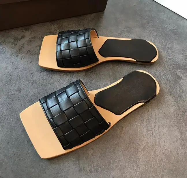 Женские тапочки на плоской подошве с открытым носком в стиле ретро европейском