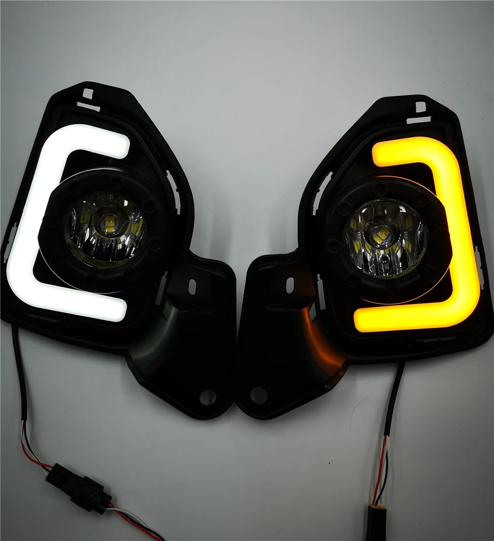 Автомобильный мигающий светодиодный комплект дневного хода и туманной фары LED 12V ABS для Toyota Hiace 2014 2015 2016 2017 2018 с поворотным сигналом.