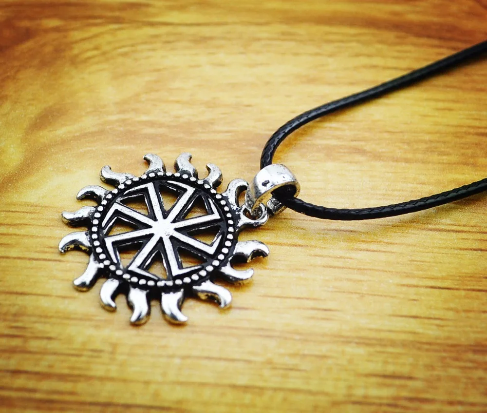 Новинка 2016 Серебристая славянская подвеска с коловратом славянский амулет