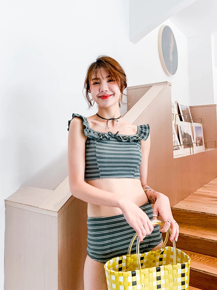 2019 New Korean Women Two Pieces Swimwear Striped Off-the-shoulder High-waist Neckline Trim Falbala Front Tie High-leg Swimsuit | Спорт и