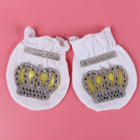 1 pair Yellow 0-3 Month Newborn Baby Gloves Cotton White Color Rhinestone Crown Boy Mitten Baby Anti Scratching Gloves and Mittens - Цвет: 1 pair Yellow