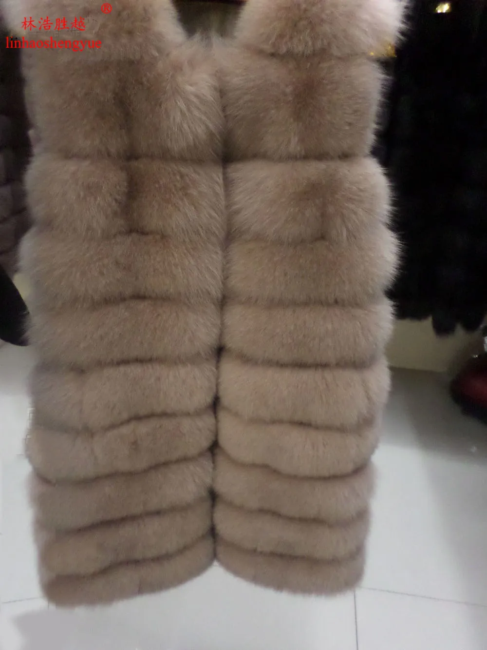 

Linhaoshengyue 85cm long fox vest Natural fur