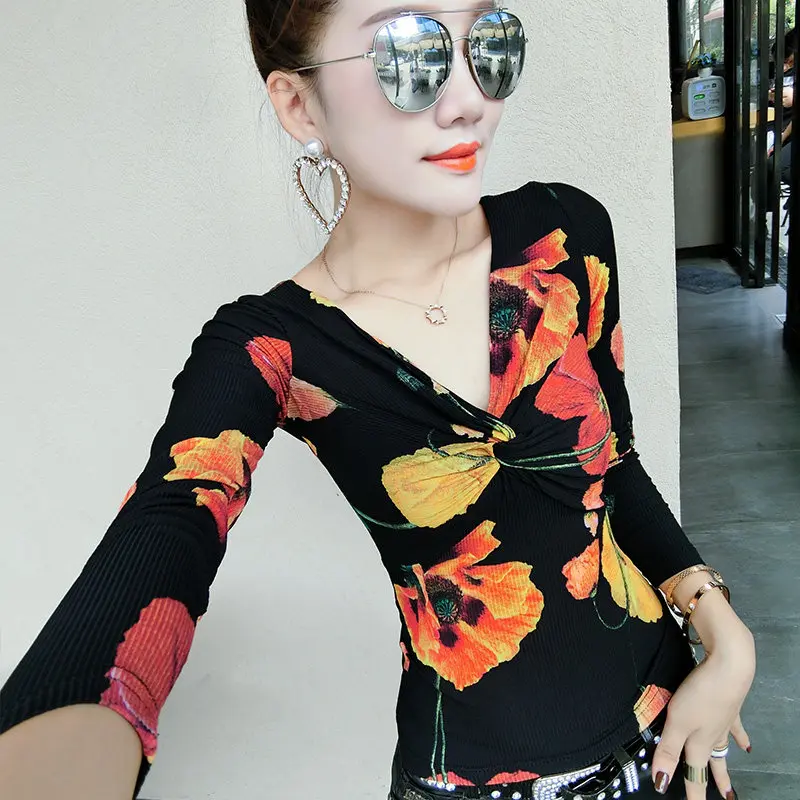 Женская футболка с длинным рукавом v-образным вырезом и цветочным принтом |