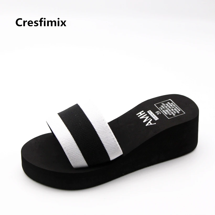 Женские шлепанцы Cresfimix на высоком каблуке 5 см мягкие и удобные пляжные полосатые