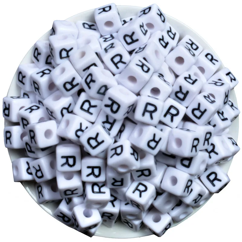 

Мини заказ 50 шт Пластиковые акриловые буквы бусинки одиночный Initia lR Печатный белый пластик Алфавит украшения из букв квадратные кубические...