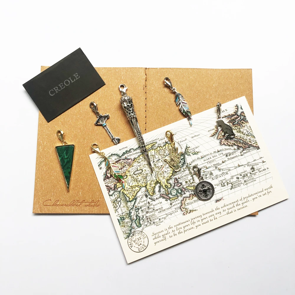 Подвеска в винтажном стиле из серебра 2019 пробы с треугольными перьями котенком