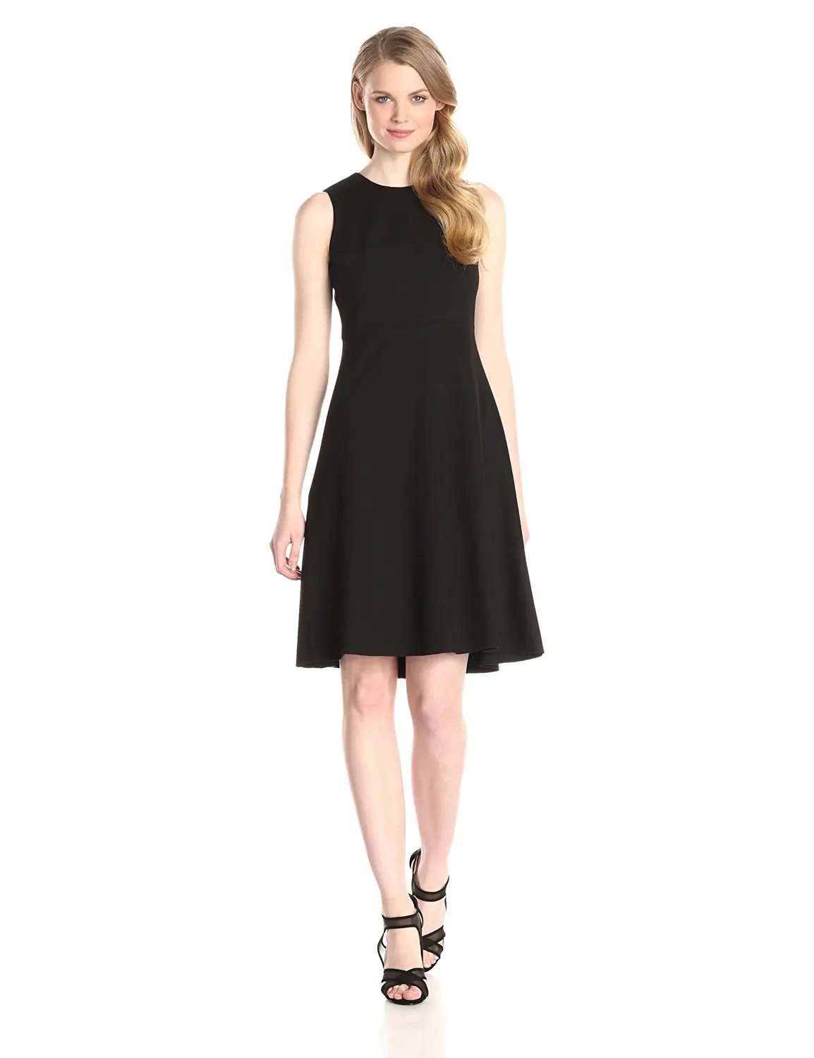 

Женское платье-трапеция без рукавов