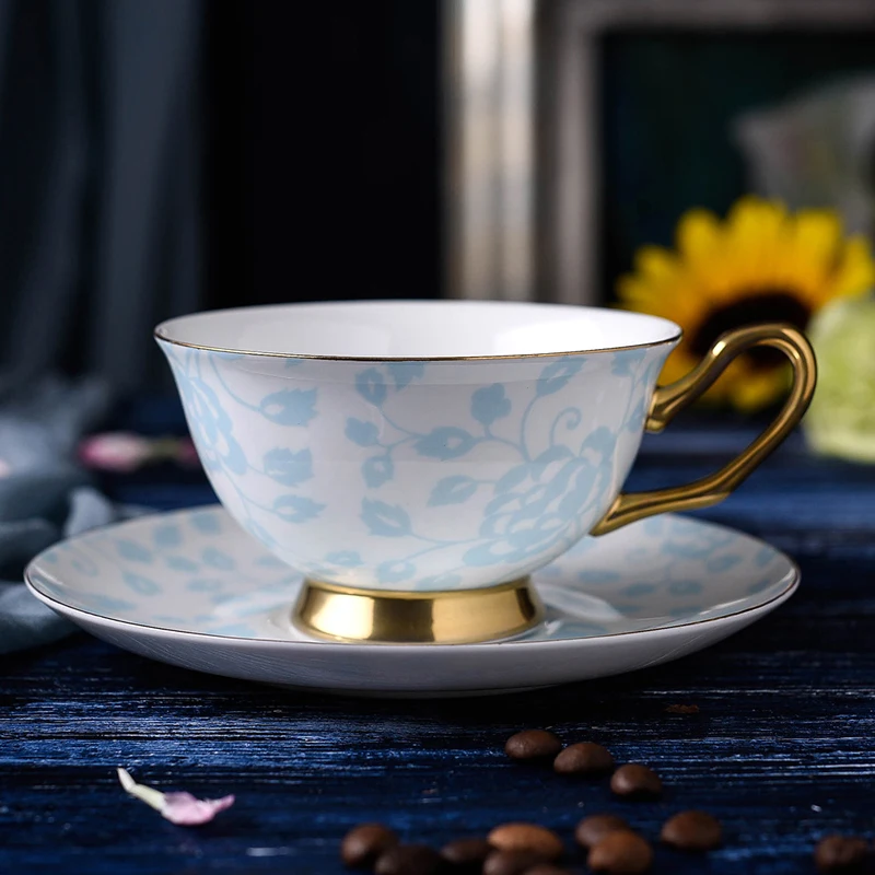 Фарфоровая чайная чашка 200 мл из тонкого костяного фарфора и блюдце в британском