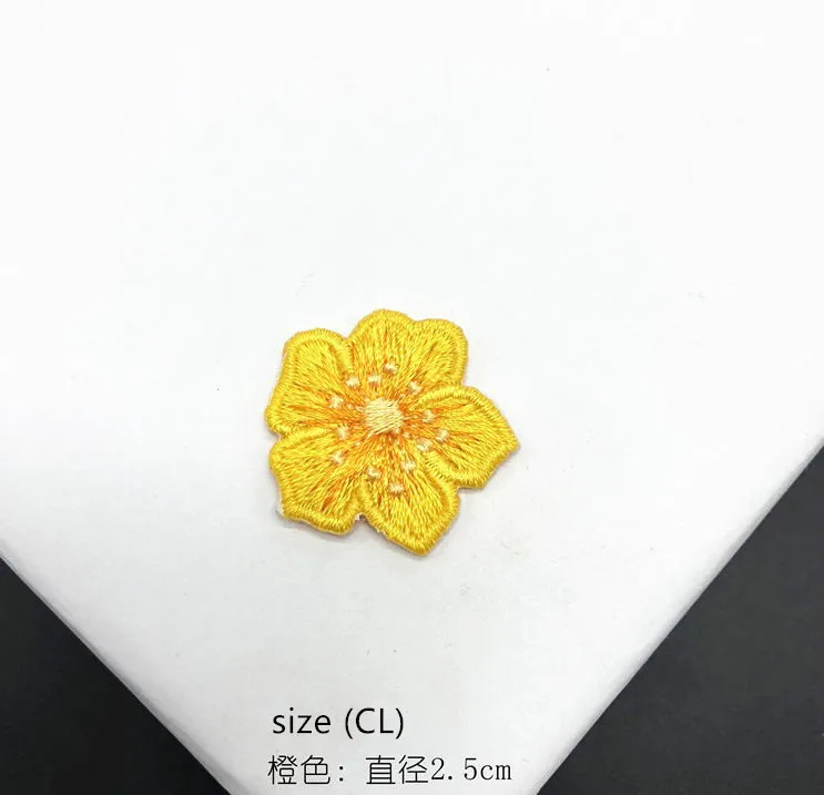 New arrival 20 pcs 2.5cm flower Embroidered patches iron on Jeans coat tshirt bag dress decor repair Motif accessory diy | Дом и сад